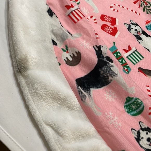 Pink Christmas Tree Skirt With Dog Print 45 in - Picture 9 of 9